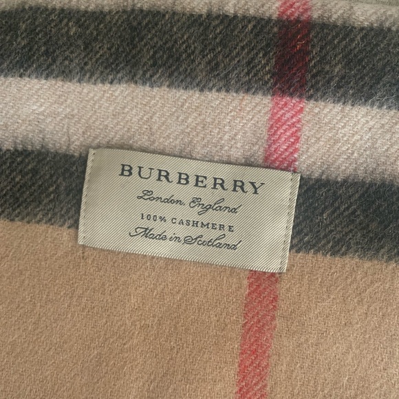 Burberry Scarf - Picture 5 of 6